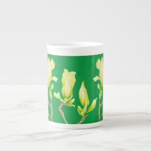 Gelbe Magnolien auf einer Knochen-China-Tasse Prozellantasse