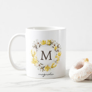 Gelbe Magnolienblüte Monogramm Kaffeetasse