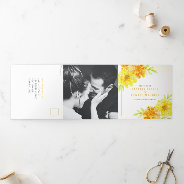 Gelbe Marigold Wasserfarbe Blume Hochzeit Dreifach Gefaltete Einladung (Außenbereich)