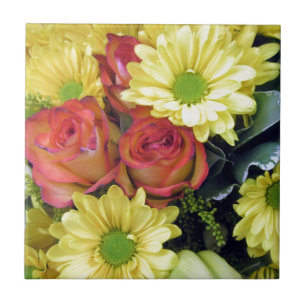 Gelbe Milchprodukte und Rote Rosen Fliese