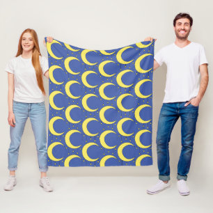 Gelbe Mond- und Sternenillustration auf Blau Fleecedecke