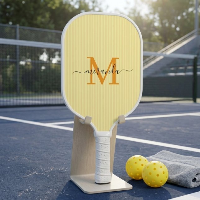 Gelbe Pastellstreifen Individueller Anfangsbuchsta Pickleball Schläger (Von Creator hochgeladen)
