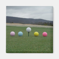 GELBE, PINK, BLAU UND WEISSE Golfbälle