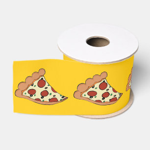 Gelbe Pizzascheiben deckten Band mit Ziegeln Ripsband