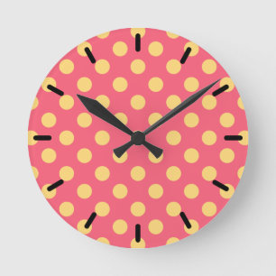 Gelbe Polka Punkte auf Korallen Runde Wanduhr