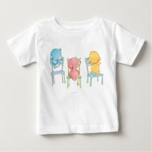 Gelbe, rosa und blaue Bären auf Stühlen Baby T-shirt