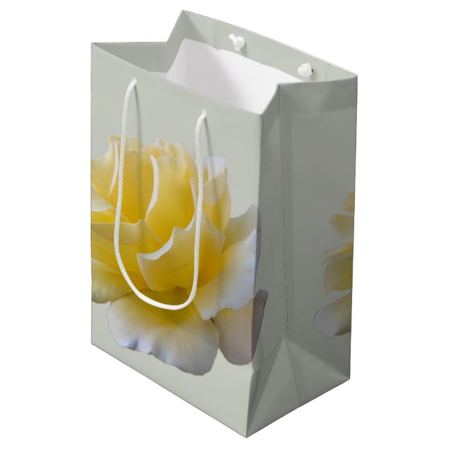 Gelbe Rosenblätter Mittlere Geschenktüte (Vorderseite Schrägansicht)