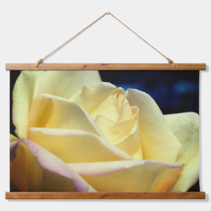 Gelbe Rosenknospe Blume Petals Wandteppich Mit Holzrahmen