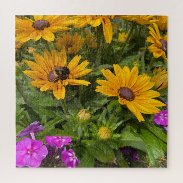 Gelbe Rudbeckia-Blume Rosa Phlox und Biene (Vertikal)