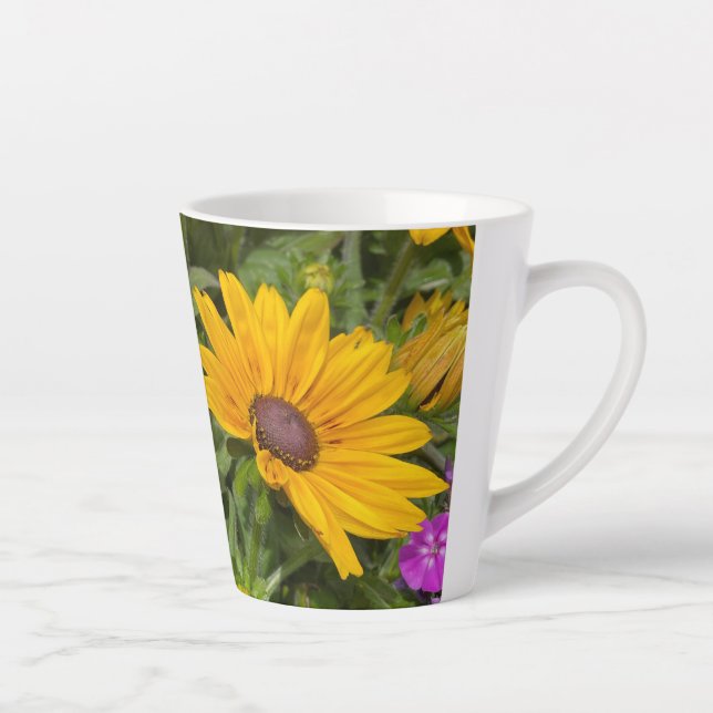 Gelbe Rudbeckia-Blume Rosa Phlox und Biene Milchtasse (Rechts)