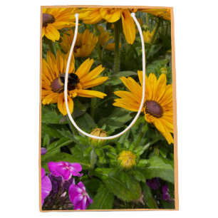 Gelbe Rudbeckia-Blumen rosa Phlox und Biene Mittlere Geschenktüte