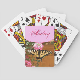 Gelbe Schmetterling mit rosa Spielkarten
