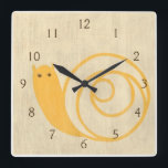 Gelbe Schnecke auf Sahnehintergrund Quadratische Wanduhr<br><div class="desc">Diese gelbe Schnecke ist viel niedlicher als wirkliche Schnecken! Ein bezaubernder Chariklia Zarris Druck, der Sahnehintergrund mischt gut mit der gelben Farbe der Schnecke. Ein großes auf die Wand eines Raumes zu setzen Stück, des Kindes!</div>
