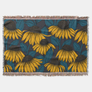 Gelbe Sitzbänke in dunkelblau Decke