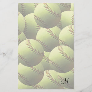Gelbe Softball-Fade mit anfänglichen Briefpapier