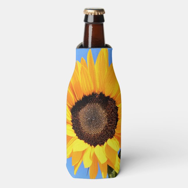 Gelbe Sonnenblume auf Blue Sky Bottle Cooler Flaschenkühler (Flaschenvorderseite)