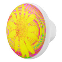 Gelbe Sonnenblume auf einem psychedelischen Swirl