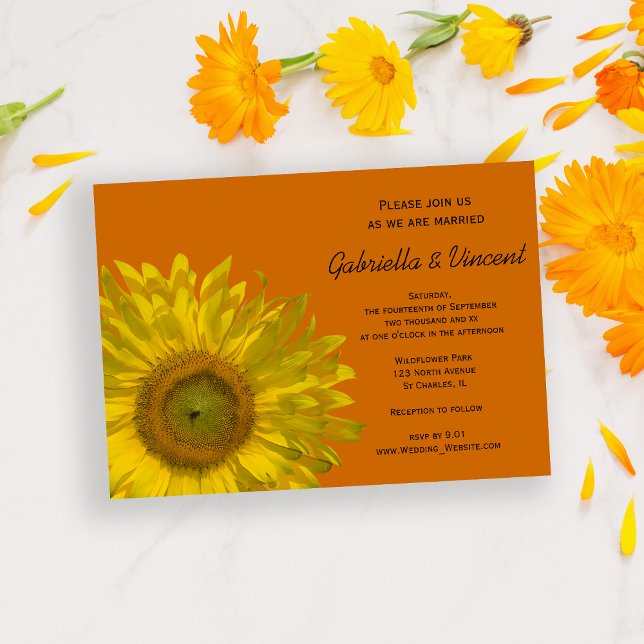 Gelbe Sonnenblume bei Orangefeierung Einladung (Set the tone for your summer marriage with the cheerful Sunflower on Orange Wedding Invitation.)