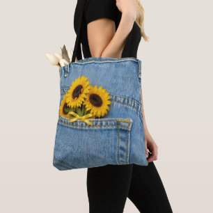 Gelbe Sonnenblumen in blauer Jeans Tasche