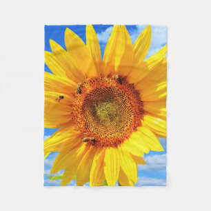 Gelbe Sonnenblumen und Bienen auf blauem Himmel -  Fleecedecke