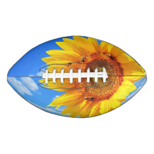 Gelbe Sonnenblumen und Bienen auf blauem Himmel -  Football