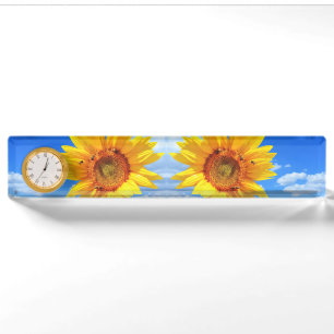 Gelbe Sonnenblumen und Bienen auf blauem Himmel -  Namensplakette