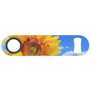 Gelbe Sonnenblumen und Bienen auf blauem Himmel -  Speed Flaschenöffner