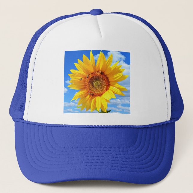 Gelbe Sonnenblumen und Bienen auf blauem Himmel -  Truckerkappe (Vorderseite)