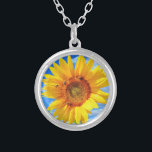 Gelbe Sonnenblumen und Bienen auf blauem Himmel -  Versilberte Kette<br><div class="desc">Gelbe Sonnenblumen und Bienen auf blauem Himmel - Sommertag - Foto Blume Natur - Sie können auch personalisieren - Wählen / Fügen Sie Ihr einzigartiges Foto - Bild / Text - Name / Farbe / Schriftart / Größe / mehr - Make Your Special Gift - Umgrösse und verschieben oder entfernen...</div>