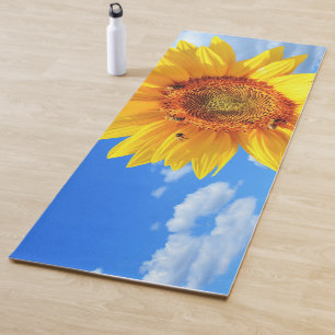 Gelbe Sonnenblumen und Bienen auf blauem Himmel -  Yogamatte