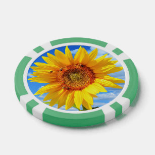 Gelbe Sonnenblumen und Poker-Chips Pokerchips