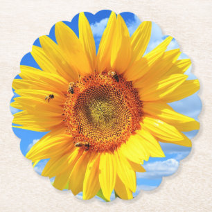Gelbe Sonnenblumen und Untersetzer aus Bienenpapie