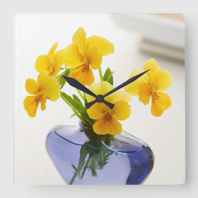 Gelbe Stiefmütterchen Lila Vase Pansy Blume Wellne Quadratische Wanduhr (Vorderseite)