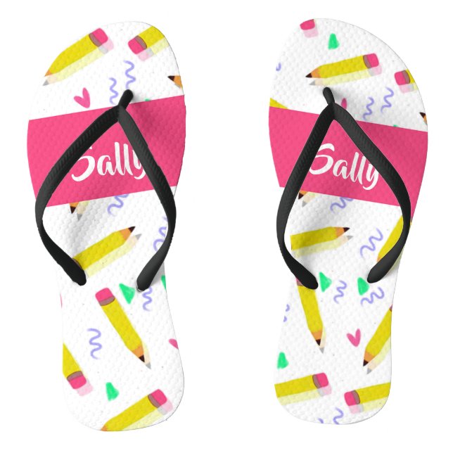 Gelbe Stifte und Scrables auf weiß Flip Flops (Fußbett)