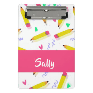 Gelbe Stifte und Scrables auf weiß Mini Klemmbrett