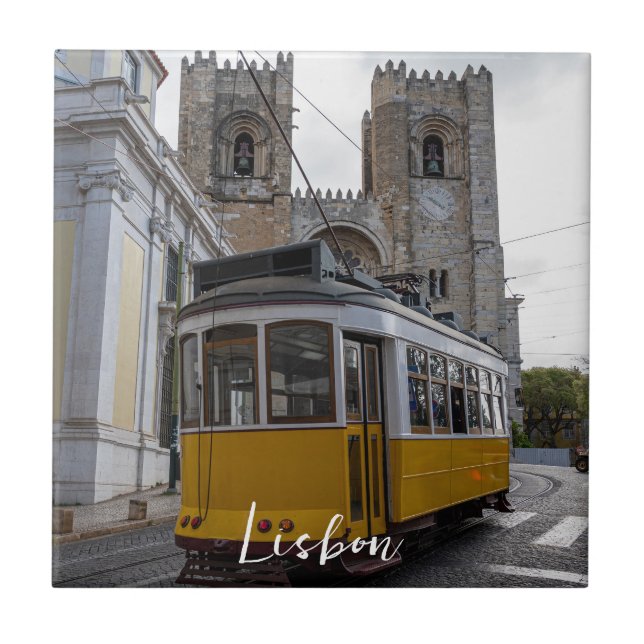 Gelbe Straßenbahn auf der Kathedrale von Lissabon  Fliese (Vorderseite)