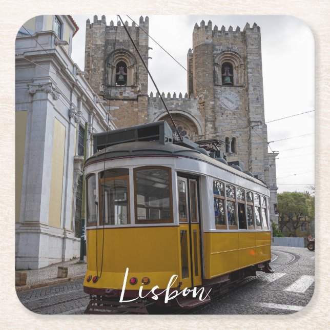 Gelbe Straßenbahn auf der Kathedrale von Lissabon  Rechteckiger Pappuntersetzer (Vorderseite)
