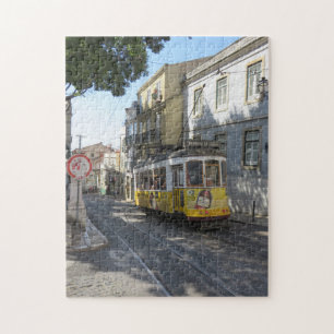 Gelbe Straßenbahn in Lissabon, Portugal