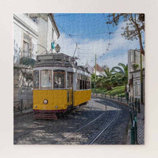 Gelbe Straßenbahn in Lissabon, Portugal (Vertikal)