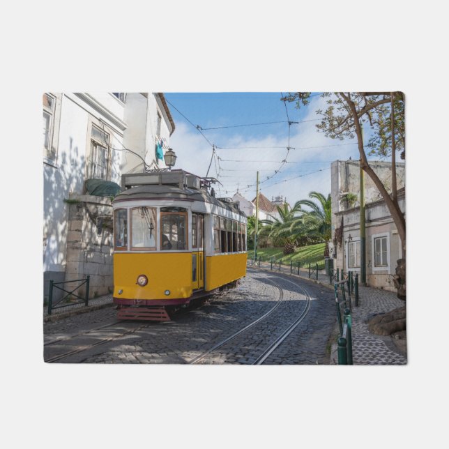 Gelbe Straßenbahn in Lissabon, Portugal Fußmatte (Vorderseite)
