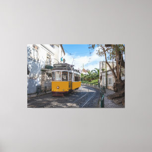 Gelbe Straßenbahn in Lissabon, Portugal Leinwanddruck