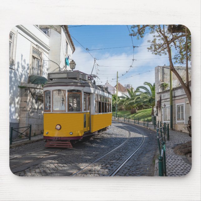 Gelbe Straßenbahn in Lissabon, Portugal Mousepad (Vorne)