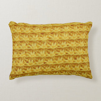 Gelbe Strickstoffe: gestreifte Textur. Dekokissen