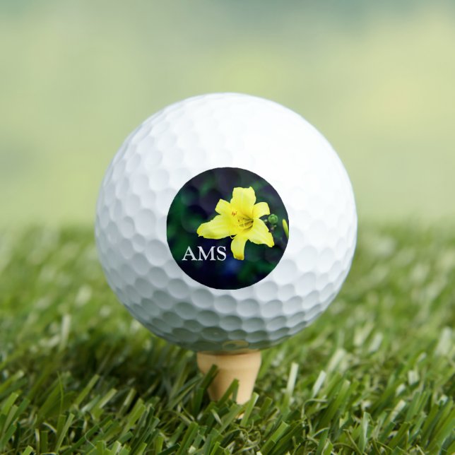 Gelbe Taglilie Monogramm Golfball (Insitu T-Shirt)