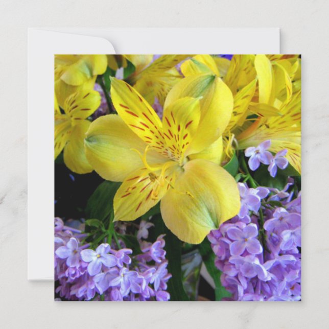 Gelbe Taglilien und Lila Lilac-Blume Einladung (Vorderseite)