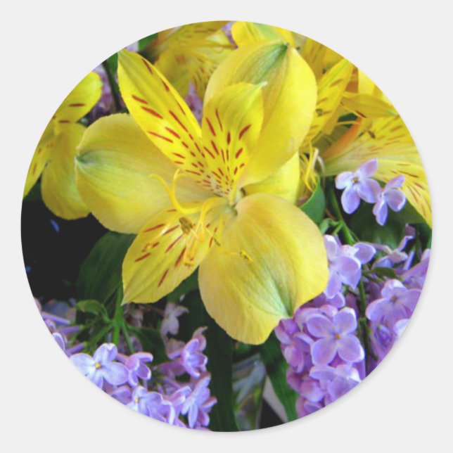 Gelbe Taglilien und Lila Lilac-Blume Runder Aufkleber (Vorderseite)