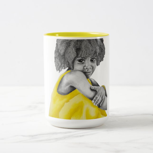 Gelbe Tasse des Mädchen-1 (Mittel)