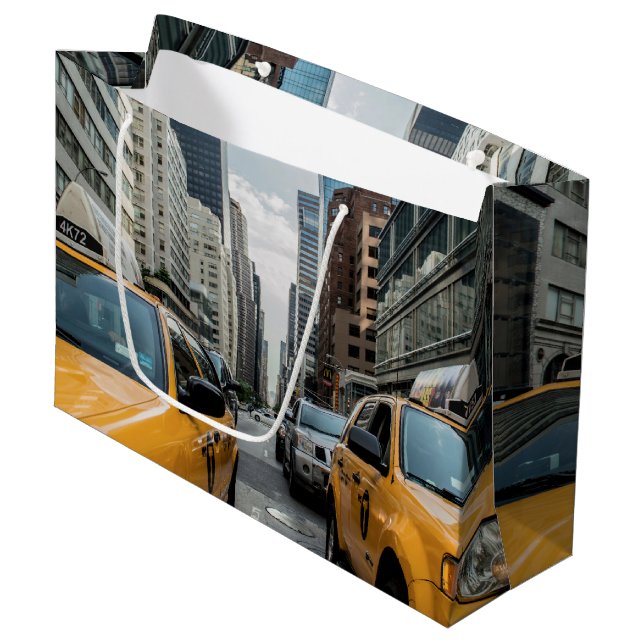 Gelbe Taxis New York Große Geschenktüte (Vorderseite Schrägansicht)