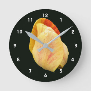 Gelbe Tulpenblume Regentropfen Runde Wanduhr