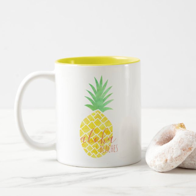 Gelbe u. grüne Aquarell-Ananas-Aloha Strände Zweifarbige Tasse (Mit Donut)